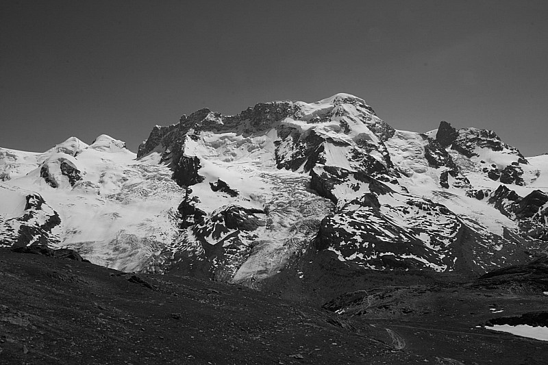 #18 Groupe du Breithorn : Distribution de bourre-pif par la fenêtre à chaque halte du petit train... Groupe du Breithorn : Distribution de bourre-pif par la fenêtre à chaque halte du petit train...