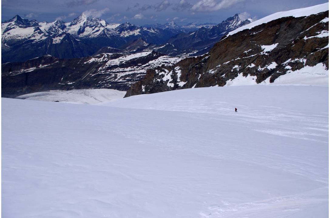 #17 Pierre à la descente : 13h30... neige impeccable... et devant nous, rien que des 4.000... à visiter bientôt? Pierre à la descente : 13h30... neige impeccable... et devant nous, rien que des 4.000... à visiter bientôt?