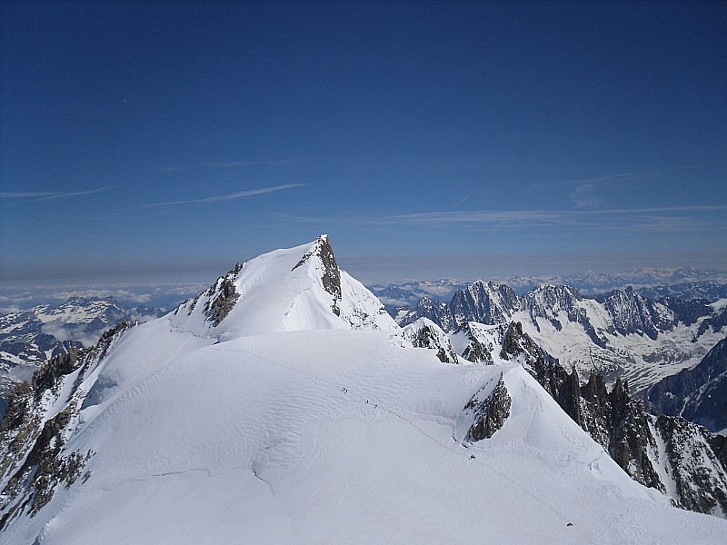 #5 Traversée Maudit Brenva : On voit bien l Traversée Maudit Brenva : On voit bien l'itinéraire suivi ; la neige était molle le 23 mais elle va durcir et se tasser rapidement