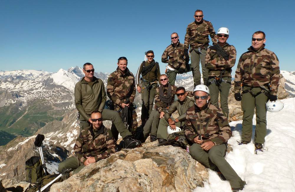 Tsanteleina : Au sommet, rencontre sympa de l'EM de la Division Alpine ; encore merci pour la trace !