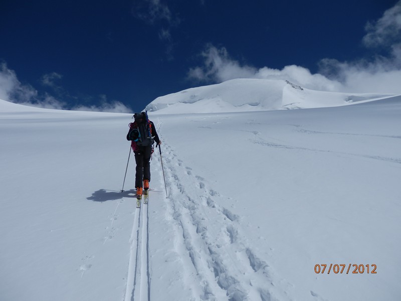 #27 Remontée : Après cette belle descente sur le Grenzgletscher à la côte 4000m, il faut remonter Remontée : Après cette belle descente sur le Grenzgletscher à la côte 4000m, il faut remonter
