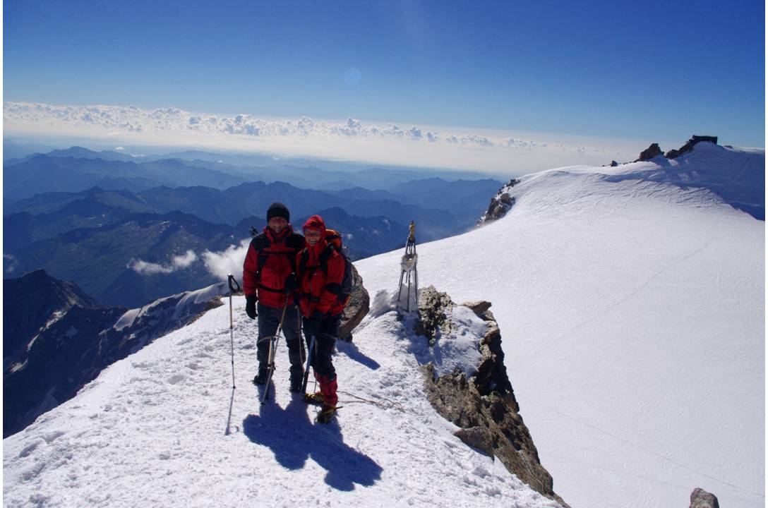 #6 Poland on the top : Le Mont-Rose attire toute l Poland on the top : Le Mont-Rose attire toute l'Europe à lui... avec un couple d'alpiniste polonais, nous partageons ce sommet nimbé d'altitude.