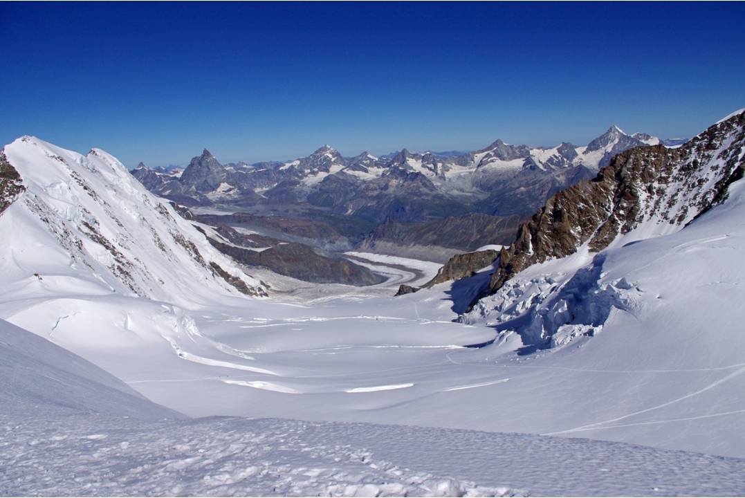 #12 Grenzgletscher : Depuis le sommet de la Parrot, l Grenzgletscher : Depuis le sommet de la Parrot, l'itinéraire suisse du Grenzgltscher se découvre entièrement.