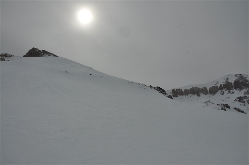 #1 Falsa Parva et Parva : Vue sur la face de montée de la Falsa Parva et sur le couloir pris à la descente, pas celui directement sous le sommet mais un peu à gauche ... Falsa Parva et Parva : Vue sur la face de montée de la Falsa Parva et sur le couloir pris à la descente, pas celui directement sous le sommet mais un peu à gauche ...