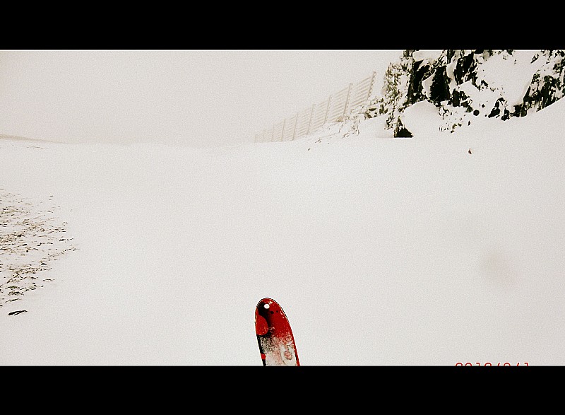 #7 descente jusqua 2600m : ski cailloux conseilles quand meme par endroits;) descente jusqua 2600m : ski cailloux conseilles quand meme par endroits;)