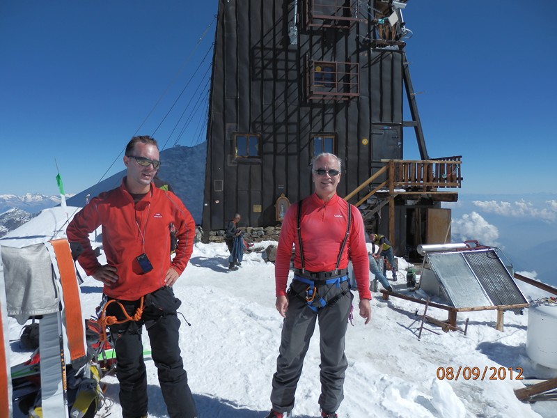 #24 Pointe Gnifetti : Mickael et Didier au sommet de la pointe Gnifetti Pointe Gnifetti : Mickael et Didier au sommet de la pointe Gnifetti