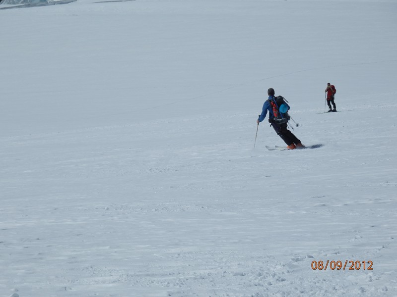#29 Col du Lys : Fabrice commence à descendre sur le glacier du Lys Col du Lys : Fabrice commence à descendre sur le glacier du Lys