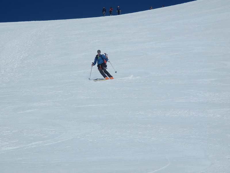 #30 Descente : Fabrice poursuit la descente : très bonne neige Descente : Fabrice poursuit la descente : très bonne neige