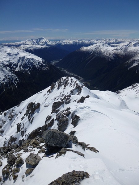 #6 Mt Philistine : La vallée qui permet de retourner sur Greymouth. Mt Philistine : La vallée qui permet de retourner sur Greymouth.