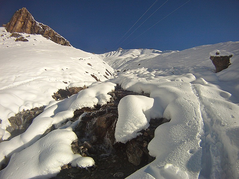 #2 Ruisseau : Les ruisseaux ne sont pas encore gelés, il faut déchausser... Ruisseau : Les ruisseaux ne sont pas encore gelés, il faut déchausser...