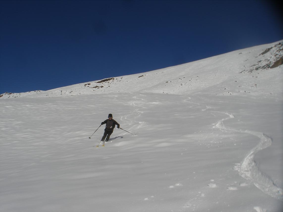 #9 sous 2400m : neige revenue mais pas de sous couche!il faut skier léger! sous 2400m : neige revenue mais pas de sous couche!il faut skier léger!