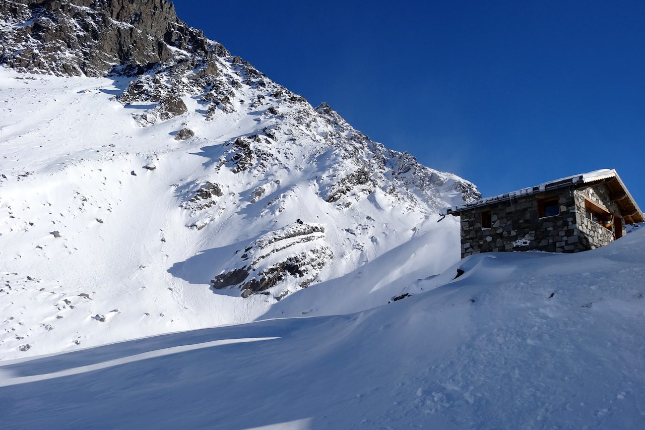 #1 Combe de Thorens (2800 m) : Une nouvelle bâtisse à l Combe de Thorens (2800 m) : Une nouvelle bâtisse à l'arrivée du télésiège de la Moraine.