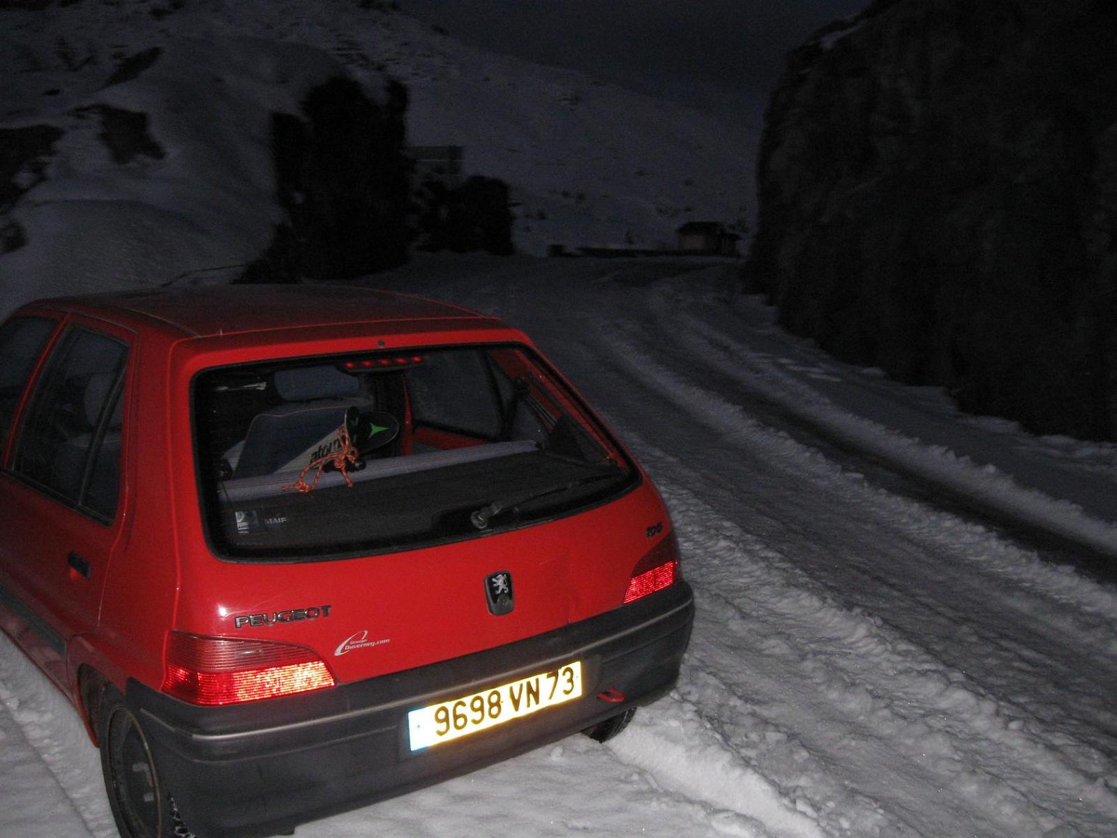 Col de la Croix de Fer : Voiture garée à 50m du col, plus loin j'aurais galéré pour faire demi-tour