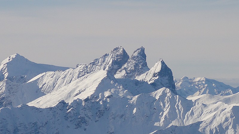 vue du sommet : magnifiques aiguilles d'Arves