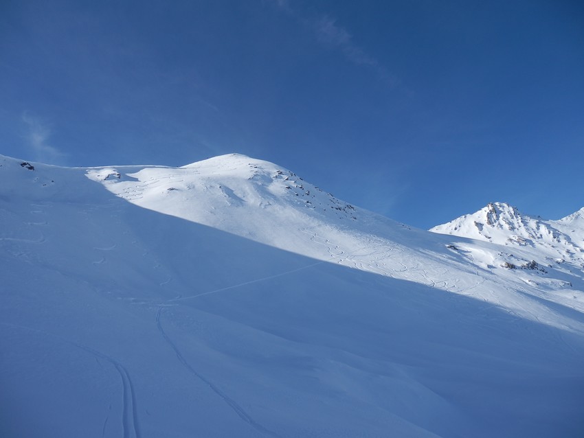 #5 Descente face Nord : Neige Tip Top dès les premiers virages depuis le sommet Descente face Nord : Neige Tip Top dès les premiers virages depuis le sommet