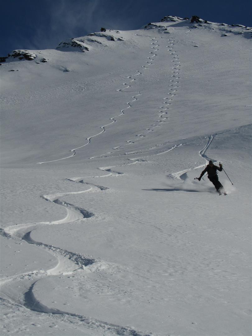 #9 à la descente : à 3000 m dans le vallon nord-est du pic d à la descente : à 3000 m dans le vallon nord-est du pic d'Asti