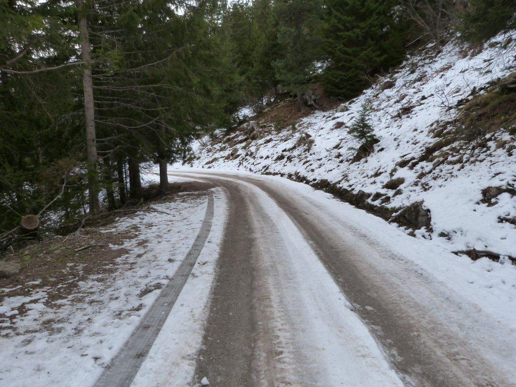 #1 Col de la Roue : Etat de la route à 1 740m Col de la Roue : Etat de la route à 1 740m