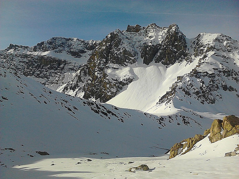 #4 Couloir W : Plus haut dans le couloir W, toujours vue sur le col de la roue Couloir W : Plus haut dans le couloir W, toujours vue sur le col de la roue