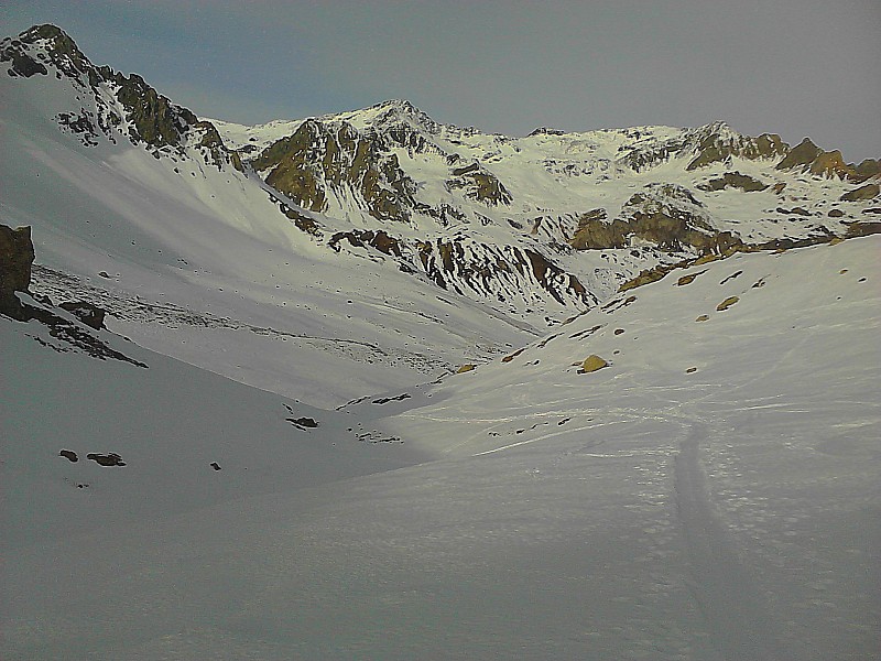 #2 Vallon de la roue : Regard en arrière sur le vallon, avec le col des Sarrasins en face Vallon de la roue : Regard en arrière sur le vallon, avec le col des Sarrasins en face