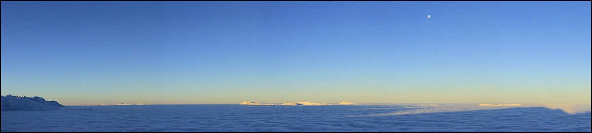 #5 re mer étale : Dauphiné Globe challenge (Iles Marquises au fond) re mer étale : Dauphiné Globe challenge (Iles Marquises au fond)