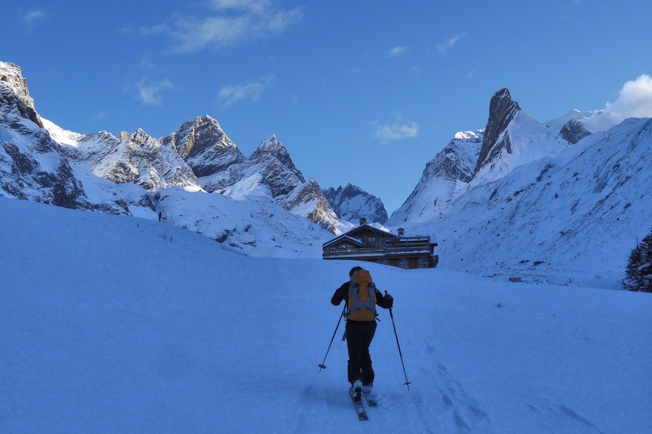 #2 Refuge des Barmettes (2010 m) : Le secteur sera plus fréquenté dans une quinzaine de jours. Refuge des Barmettes (2010 m) : Le secteur sera plus fréquenté dans une quinzaine de jours.