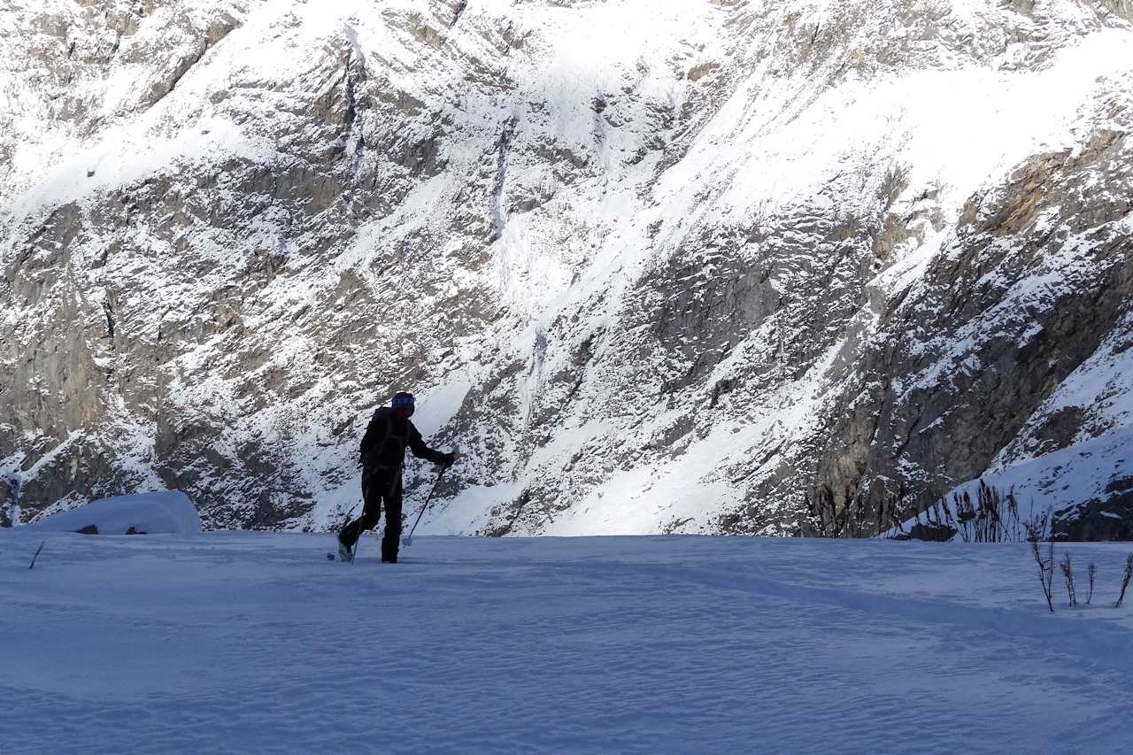 #4 Dans l Dans l'ombre et le froid : Silhouette .
