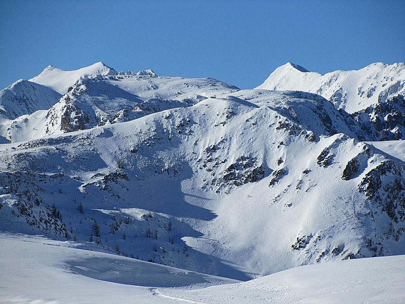 #11 MT Aver : Tête du Lautaret à G , Moravachère tout petit devant et Tête de la Guercha à D MT Aver : Tête du Lautaret à G , Moravachère tout petit devant et Tête de la Guercha à D