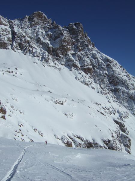 #2 Vallon du Fontenil : Loïsyann qui profite des quelques minutes de soleil sur l Vallon du Fontenil : Loïsyann qui profite des quelques minutes de soleil sur l'itinéraire pour se réchauffer.