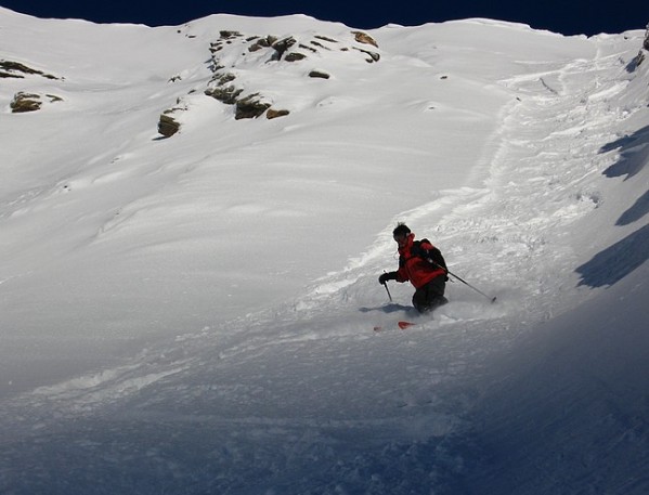 #7 Couloir W : Bonne descente rive G pour épargner les skis... Couloir W : Bonne descente rive G pour épargner les skis...