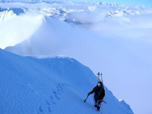 #4 Sortie au sommet : Juste avant la sortie au sommet du Taillon, les premiers rayons de soleil de la journée. Sortie au sommet : Juste avant la sortie au sommet du Taillon, les premiers rayons de soleil de la journée.