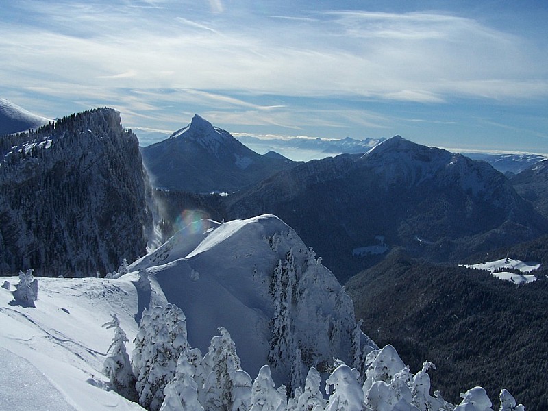 #3 Petit Som, couloir W : L Petit Som, couloir W : L'entrée du couloir, vue sur Chamechaude et l Charmant Som.