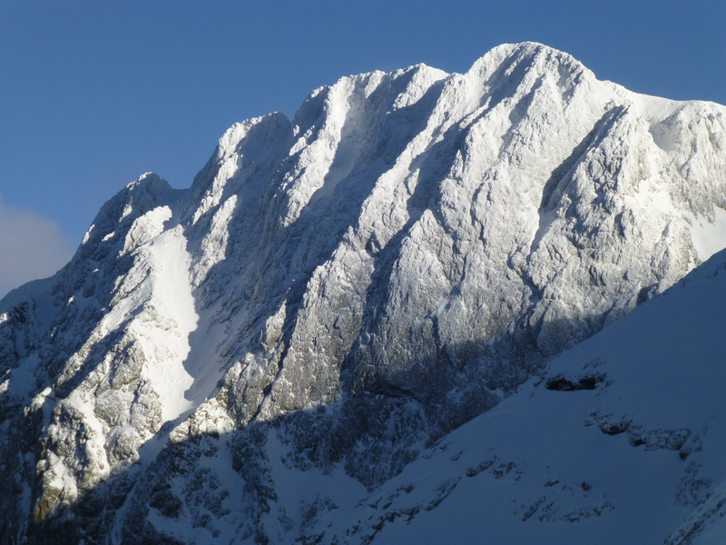 #1 Arrivée au sommet de l Arrivée au sommet de l'arête : superbe lumière au sommet de l'arête