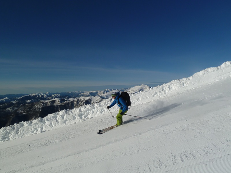 #6 Sacrilège un virage sur piste : sinon ce serait des straight dans la croute ! Sacrilège un virage sur piste : sinon ce serait des straight dans la croute !