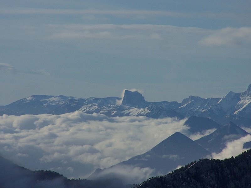 #2 Petit Som : Ca souffle fort sur le Mont Aiguille. Petit Som : Ca souffle fort sur le Mont Aiguille.