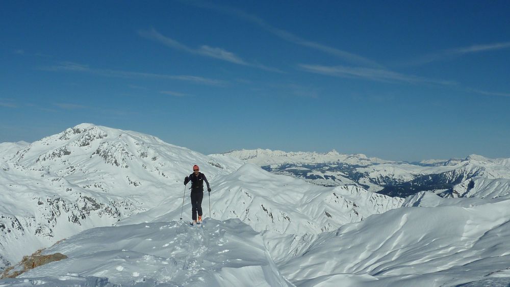 #5 Pointe de Dzonfié : Manu en termine devant le Grand Mont d Pointe de Dzonfié : Manu en termine devant le Grand Mont d'Areches et la Pointe Percée dans les Aravis