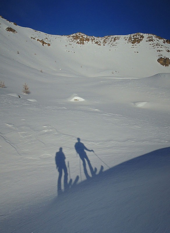 #4 Ombres : ...on choisi de monter la pente qui nous fait face: plus raide qu Ombres : ...on choisi de monter la pente qui nous fait face: plus raide qu'il n'y parait.