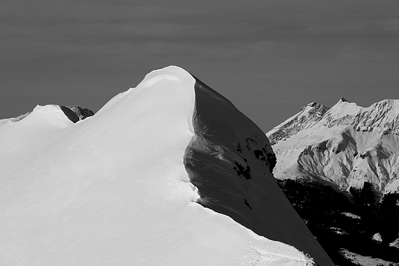 #5 Aiguillette des Houches : petit col sous le sommet qui permet de basculer dans la combe de la Vogealle. Aiguillette des Houches : petit col sous le sommet qui permet de basculer dans la combe de la Vogealle.
