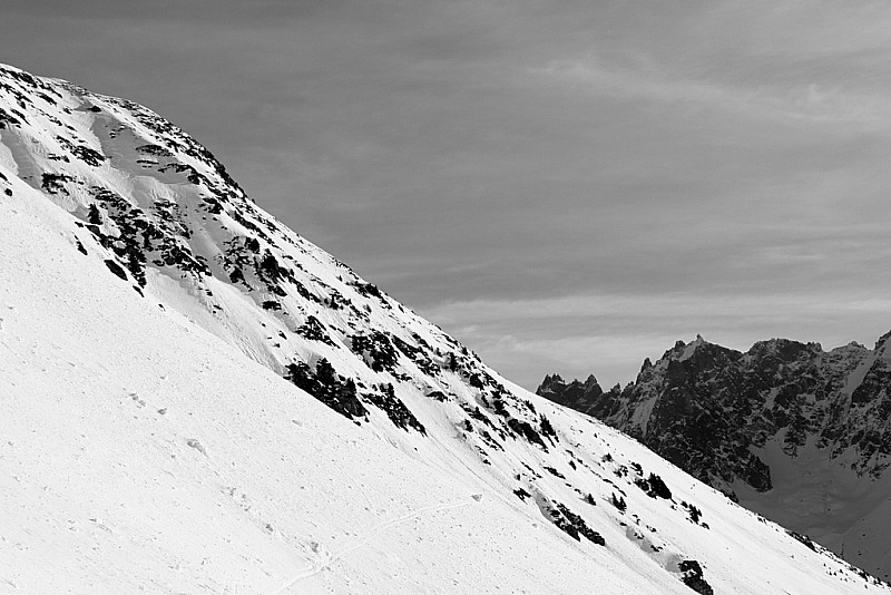 #11 Pointe de Lapaz : couloir SW skié ce jour Pointe de Lapaz : couloir SW skié ce jour