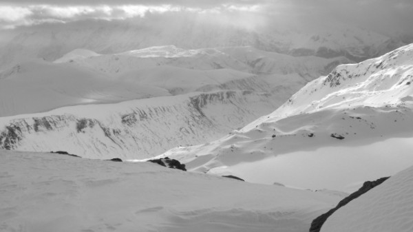 #12 ombre et lumiere : le long vallon du ferrand joue avec les eclaircies ombre et lumiere : le long vallon du ferrand joue avec les eclaircies
