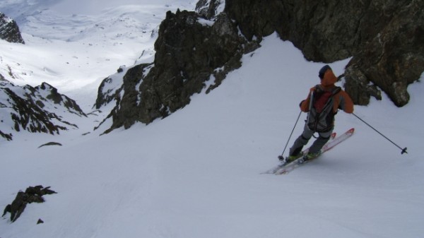 #8 premier virage : premier virage dans le raide la neige insite à la prudence premier virage : premier virage dans le raide la neige insite à la prudence