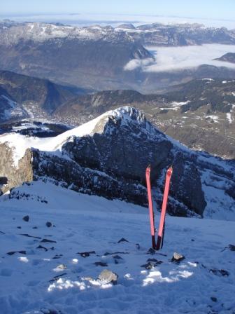 Du sommet de Borderan : La Clusaz vue du sommet de l'Aiguille de Borderan