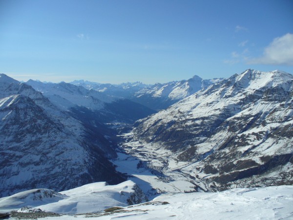 #6 Bessans : La vue depuis le sommet sur la vallée de Bessans et bien au-delà jusqu Bessans : La vue depuis le sommet sur la vallée de Bessans et bien au-delà jusqu'aux Ecrins.