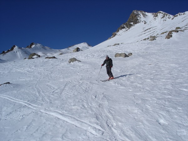 descente esthétique : le frérot qui skie sur une neige "polyvalente"
