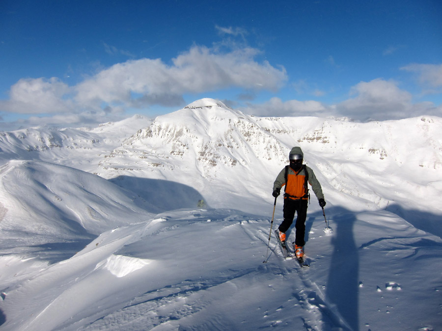 #6 Crête N de la Tête de Cristel : ça ventile... au fond la Cime de la Bonette Crête N de la Tête de Cristel : ça ventile... au fond la Cime de la Bonette