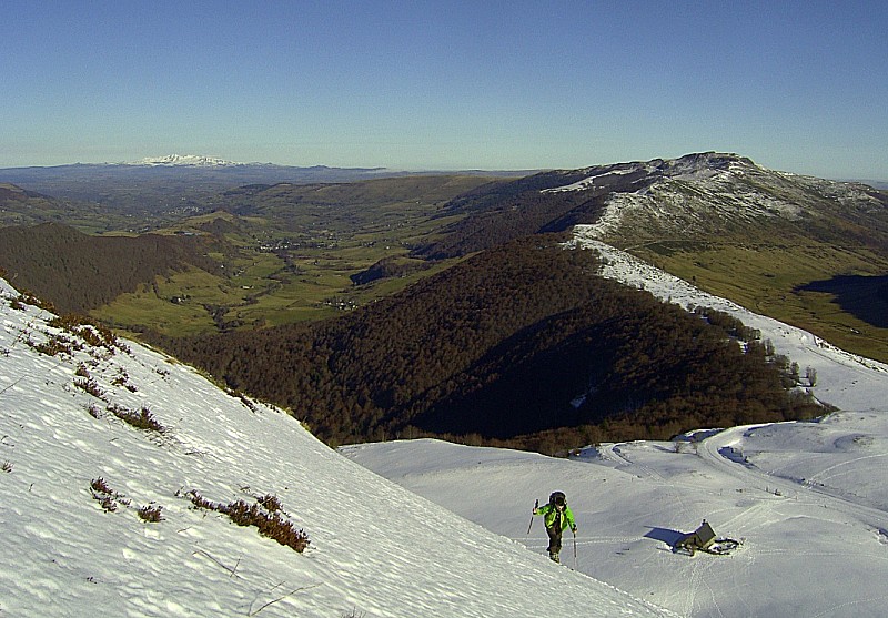 #1 Puy Mary : Dans la face E avec vu sur le Sancy et le buron d Puy Mary : Dans la face E avec vu sur le Sancy et le buron d'Eylac