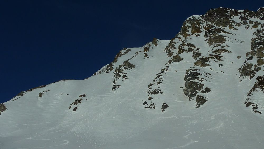 Couloir SW du Perronnet : la pente descendue, du bon ski