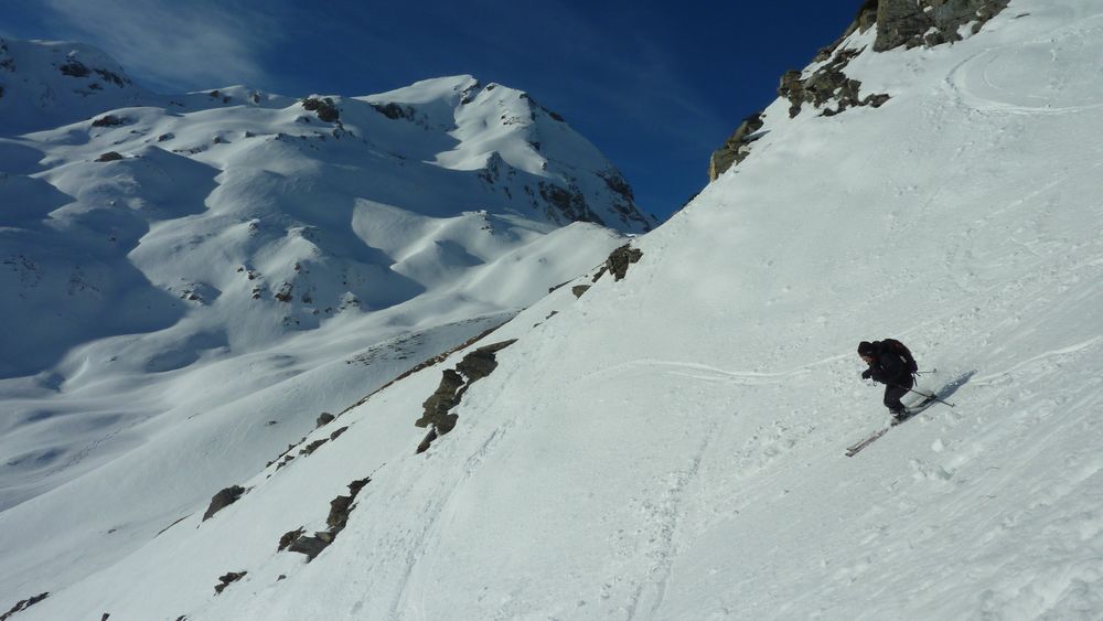 bas du Perronnet avec le sommet du Grand Perron en toile de fond