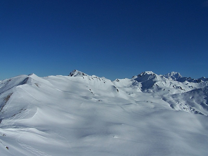 #2 Traversée Quermoz-Dzonfié : Le grand plateau entre le Quermoz et la Pointe du Dzonfié, au fond le Mont Blanc. Traversée Quermoz-Dzonfié : Le grand plateau entre le Quermoz et la Pointe du Dzonfié, au fond le Mont Blanc.