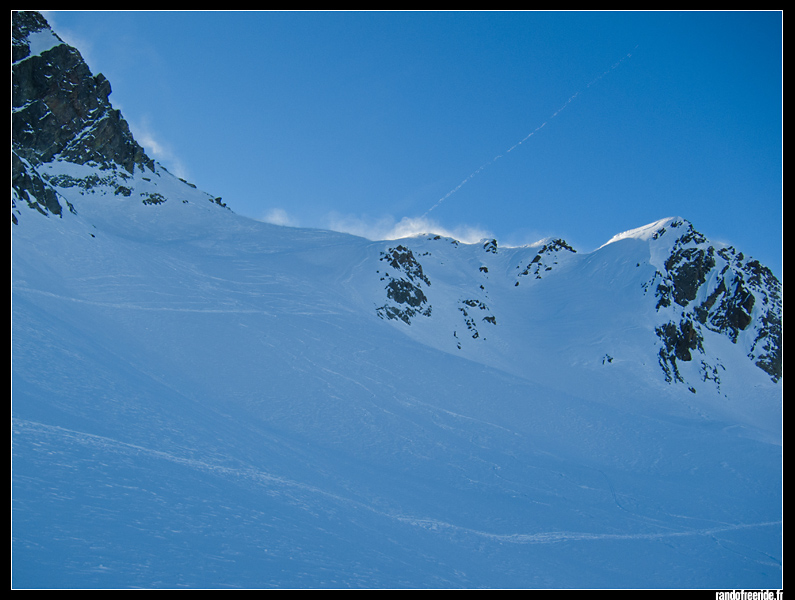 la pente tracée : La pente que j'ai emprunté, un peu avant d'arriver au col de la photo précédente