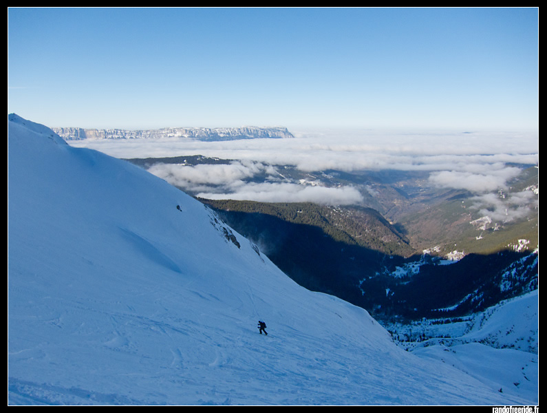 Mike montée : Avec le soleil, les stratus de vallée se dissipent, la route va dégeler...